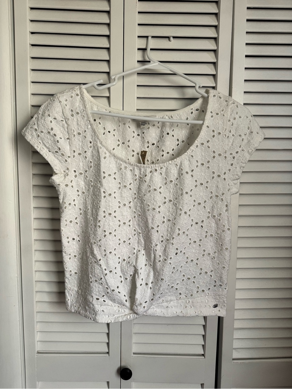 American Eagle Women’s White Eyelet Cap-Sleeve Top